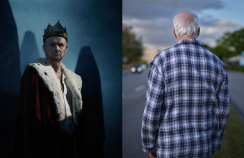 Två bilder. Tillvänster skådespelare i kungakrona, till vänster ryggtavla i pyjamas