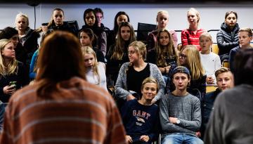 samtal med ungdomar efter föreställning