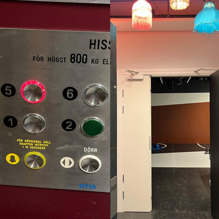 montage hissknappar och utgång Studions foajé. Öppen dörr visar in i scenrummet