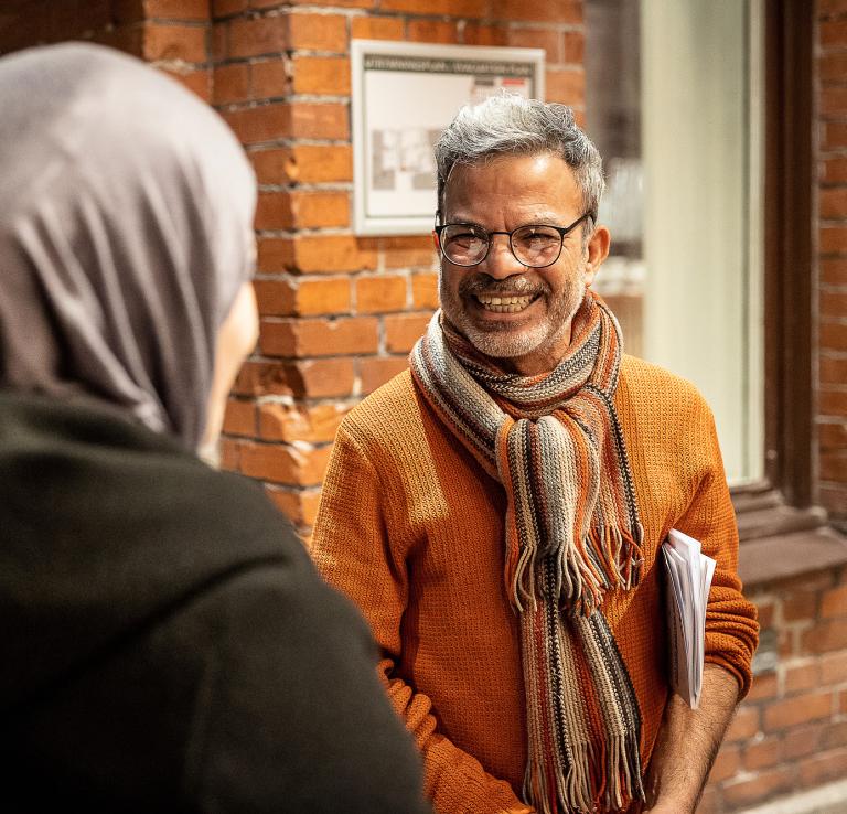 Foto: Jenny Baumgartner Porträtt av en man som ler Karim Rashed
