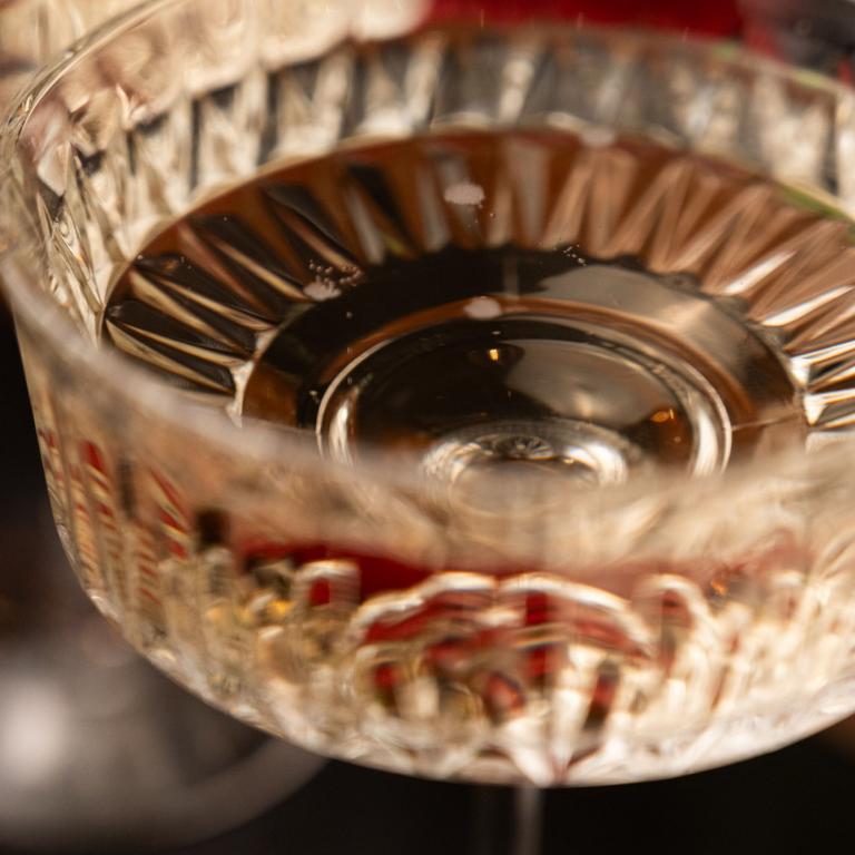 Foto: Mikael Holgersson Ett glas med bubbel i närbild