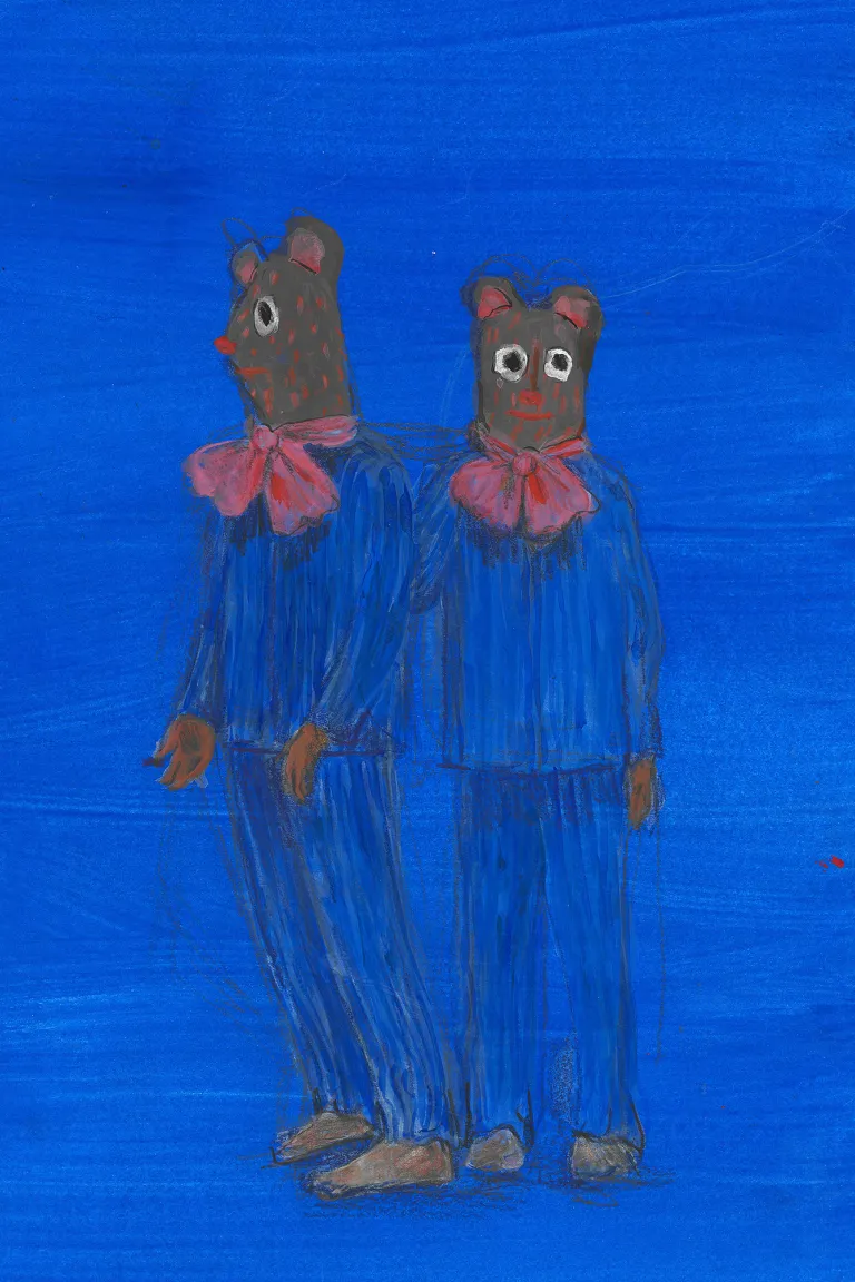 Kostymskiss av två figurer med björnmasker, rosa rosetter och blå kläder.