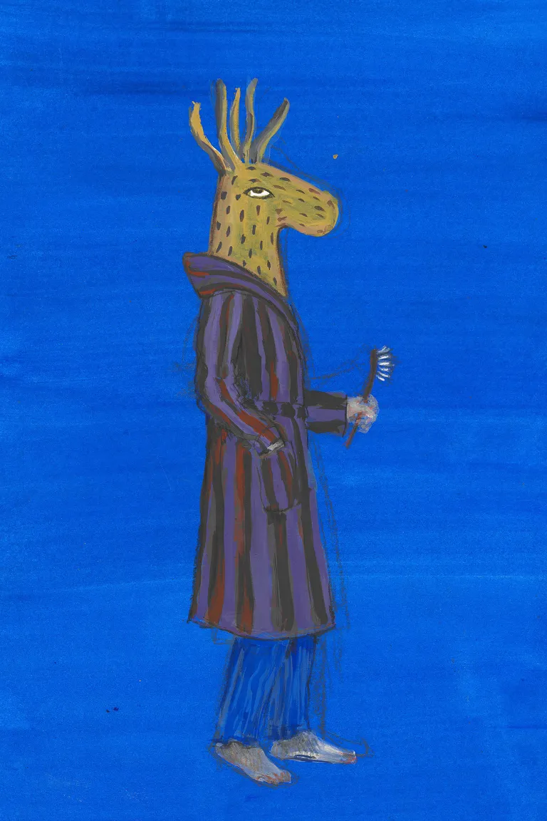 Kostymskiss av figur med älghuvud, randig rock och tandborste i handen.