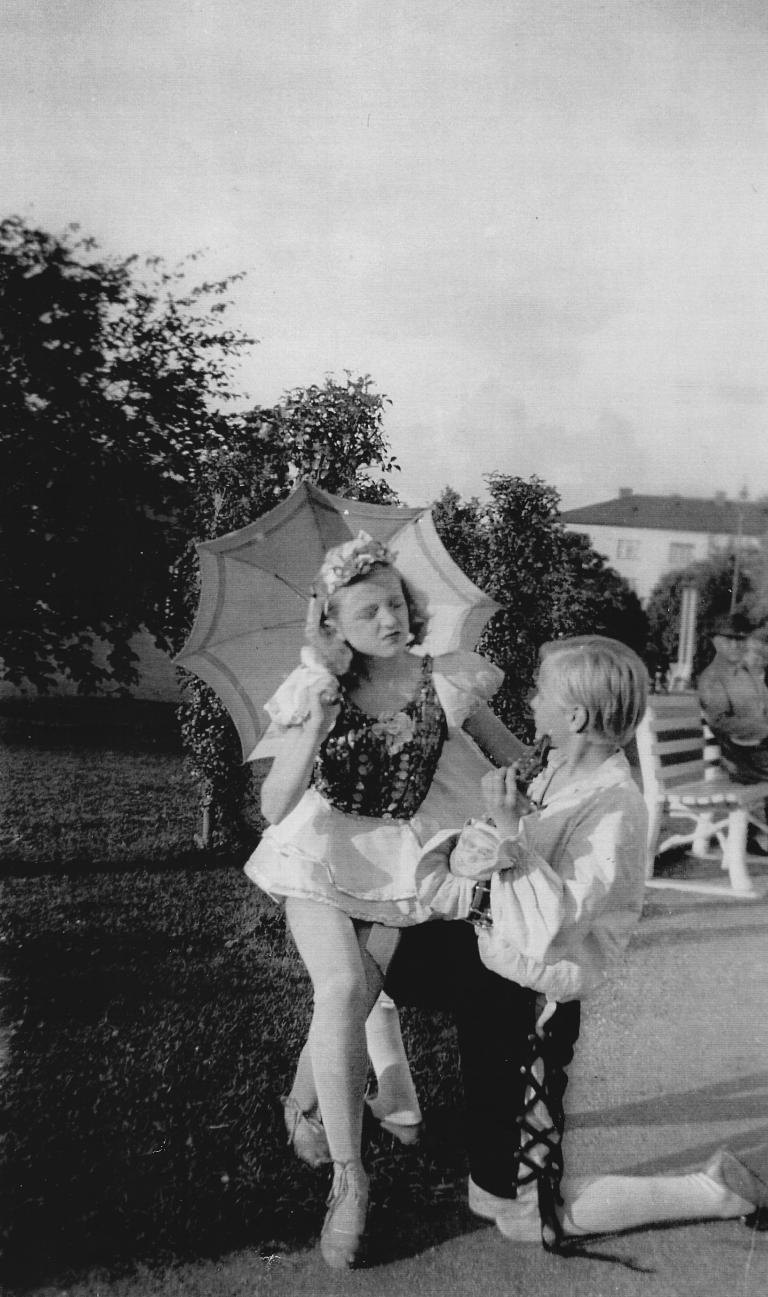 Foto Teatermuseet i Malmö Två barnskådespelare i Folkets Park