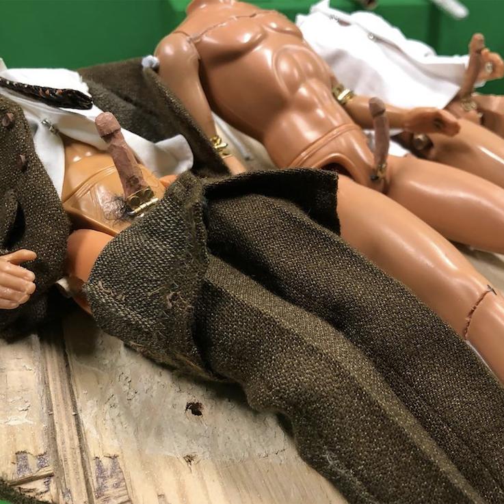 Foto: Jenny Baumgartner Två manliga dockkroppar varav den ena har en erigerad penis.