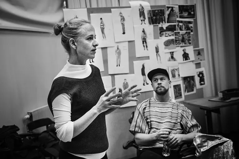 Sara Cronberg talar vid kollationeringen av Karl-Bertil Jonssons julafton Foto: Emmalisa Pauly