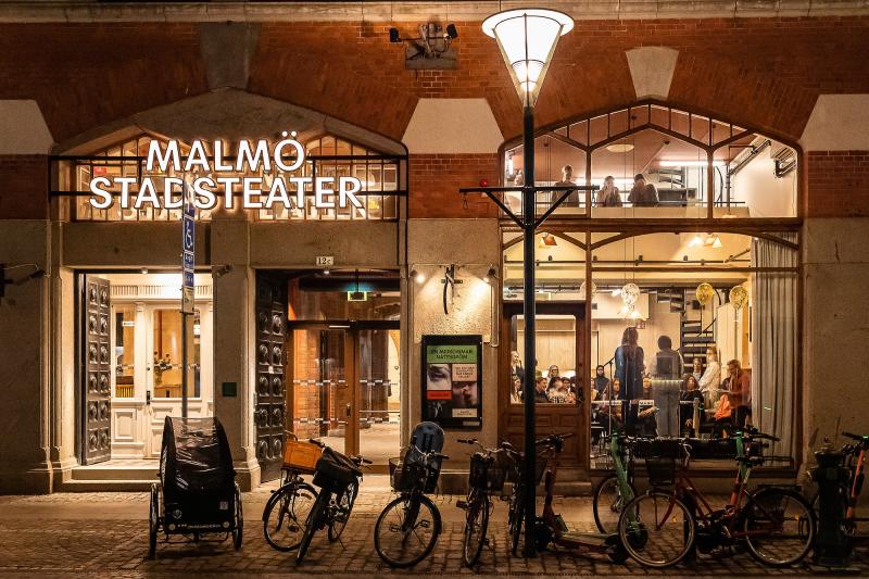 Ingången till Malmö Stadsteater