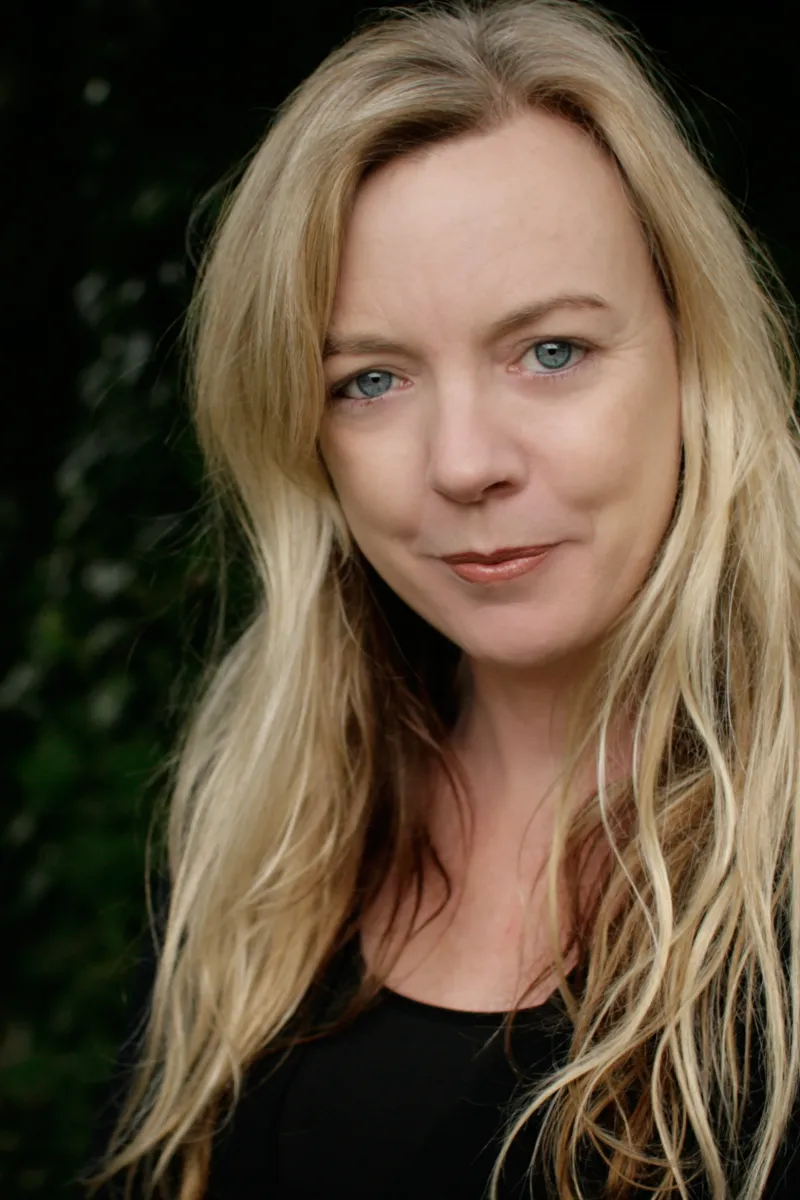 Porträtt på författaren Suzie Miller