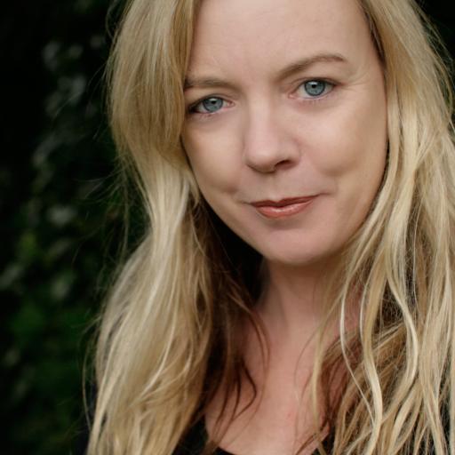 Porträtt på författaren Suzie Miller