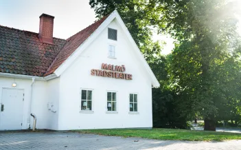 Foto på fasaden på Malmö Stadsteater Rosengård