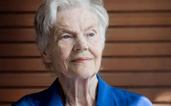 Porträtt på Märta Tikkanen